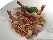 Black Tiger Linguini mit frischen Tomaten, Chili, Olivenöl und gebratenen Black Tiger-Garnelen im LEGER AM DOM (©Foto. Martin Schmitz)